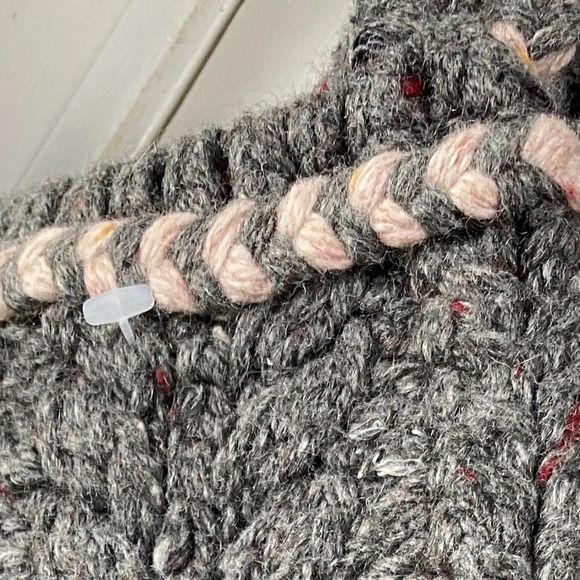 Anthropologie Grey Cable Knit Flecked Mittens - Picture 5 of 5